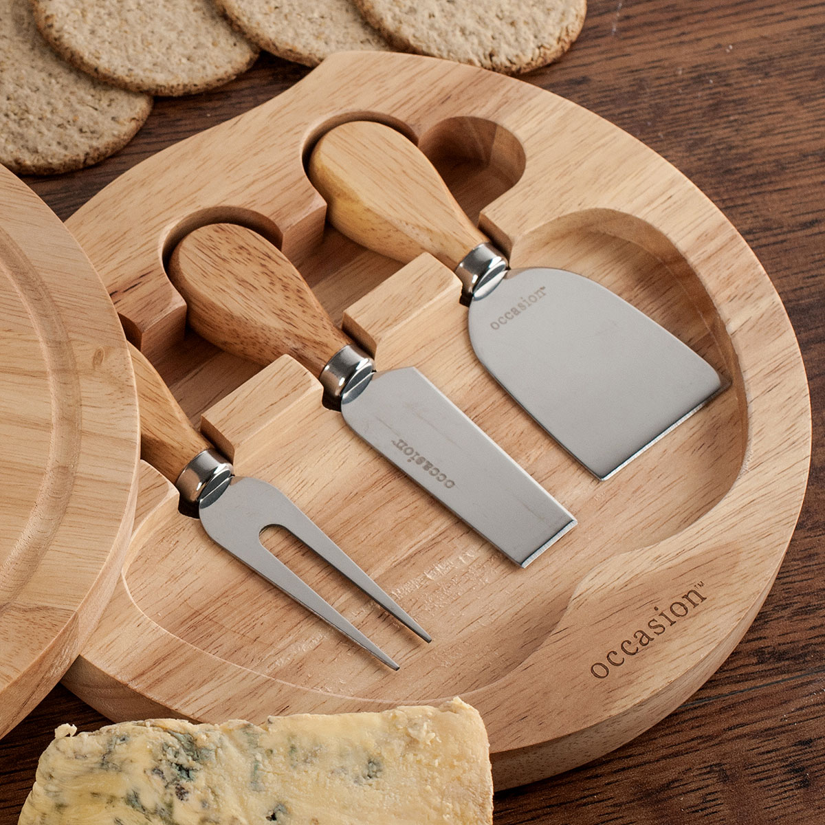 Personalised Wooden Cheeseboard - Cheesy Lovers