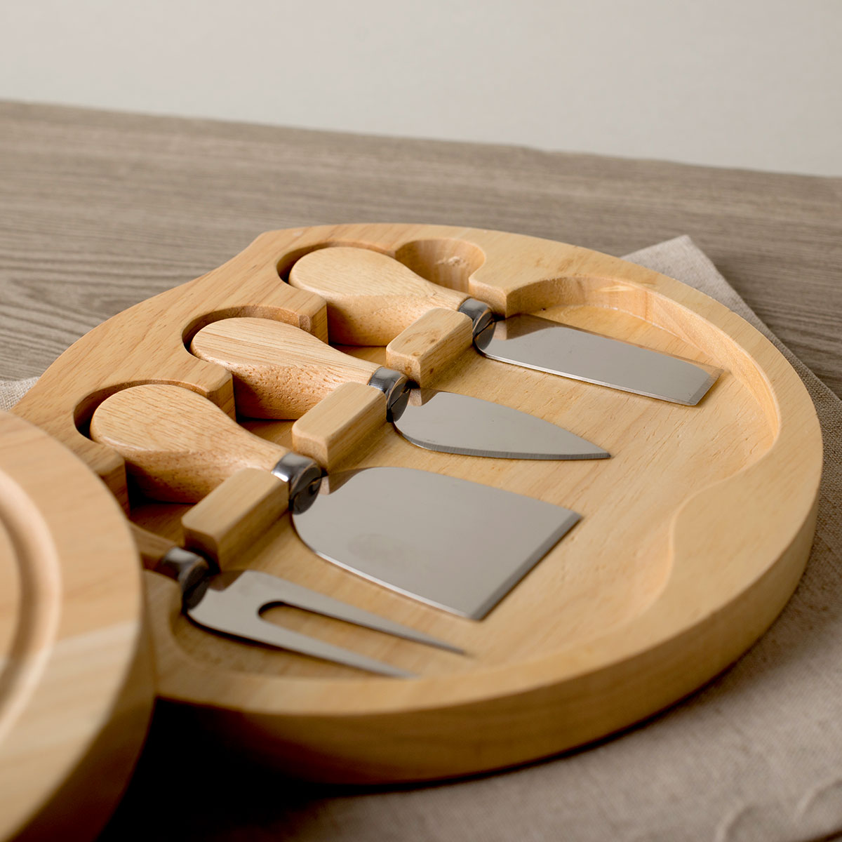 Personalised Wooden Cheeseboard Set - Dad, King Of Cheese & Biscuits