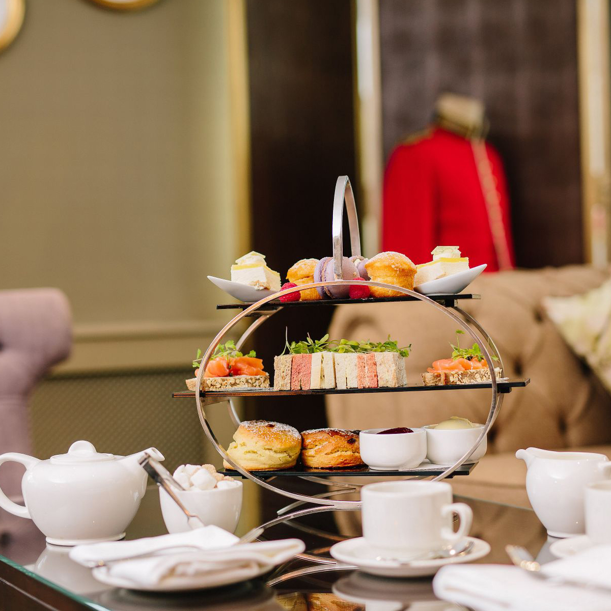 Windsor Castle Entrance & Sparkling Cream Tea at Clarence Brasserie Gift Experience Day
